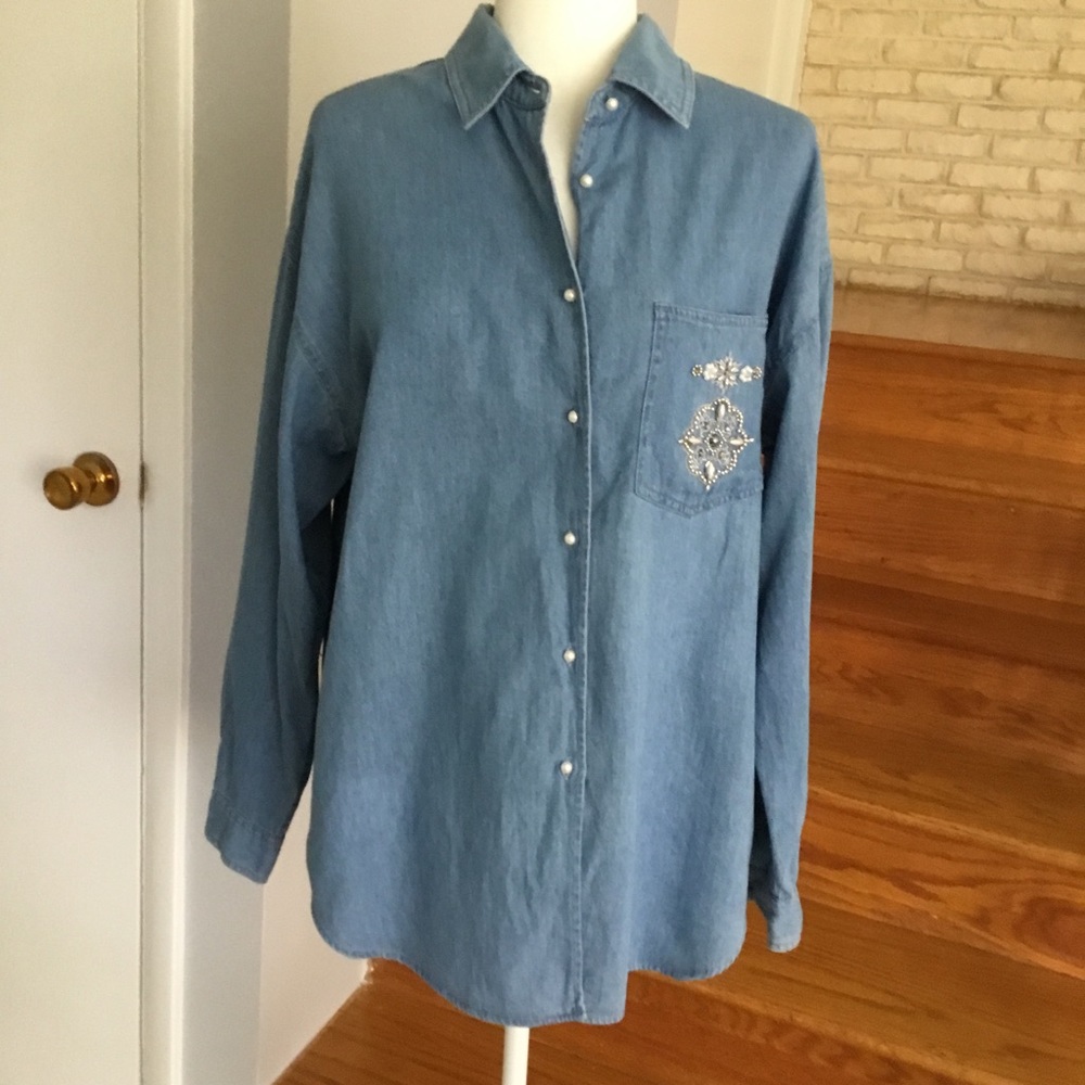 LIZ WEAR CHAMBRAY SHIRT